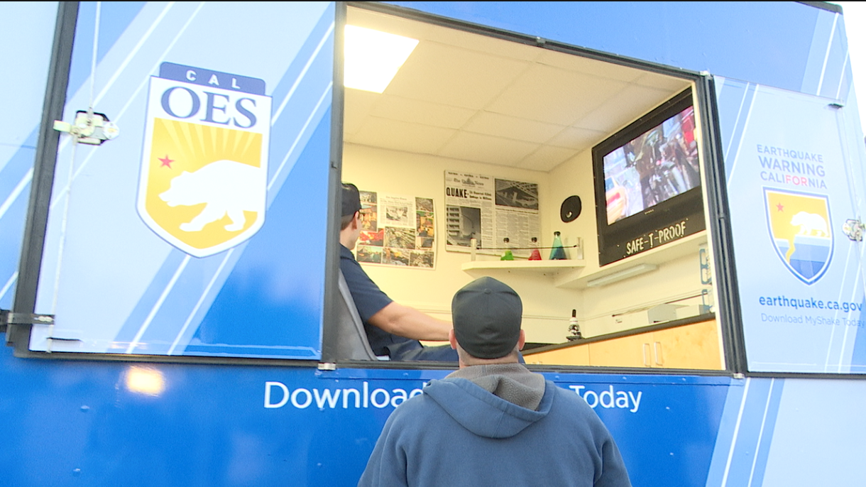 Earthquake simulator