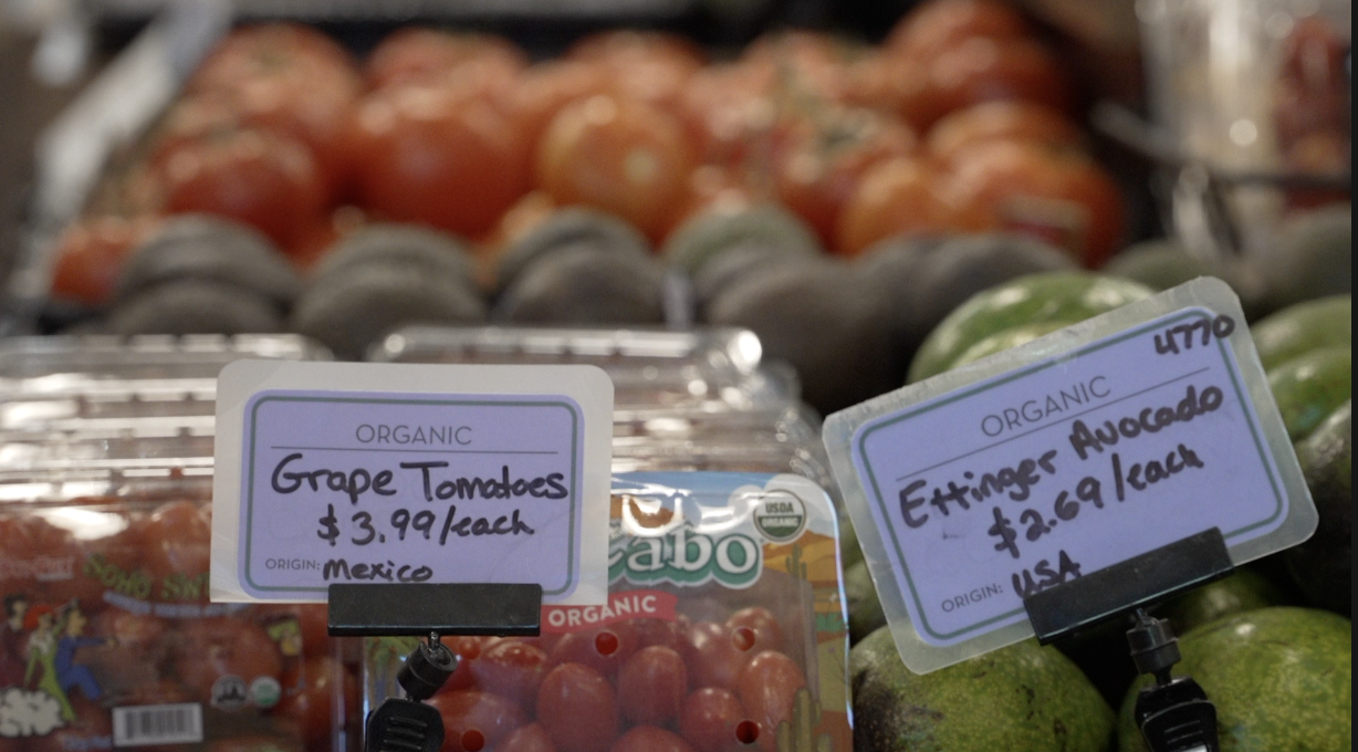 Produce lined up in a grocery store