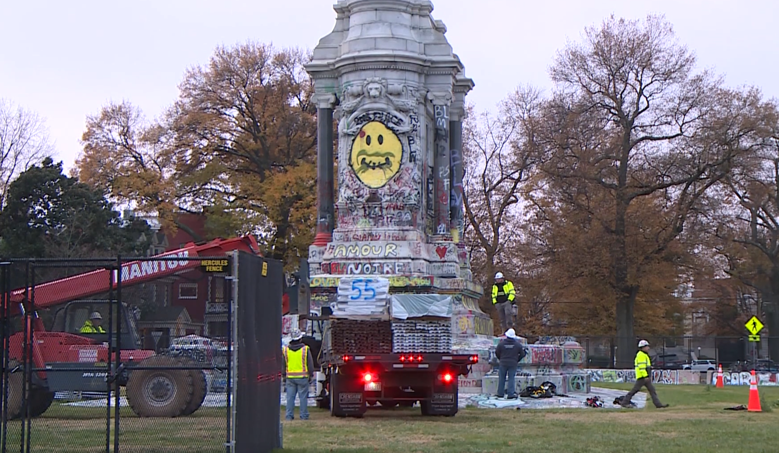 Lee monument pedestal