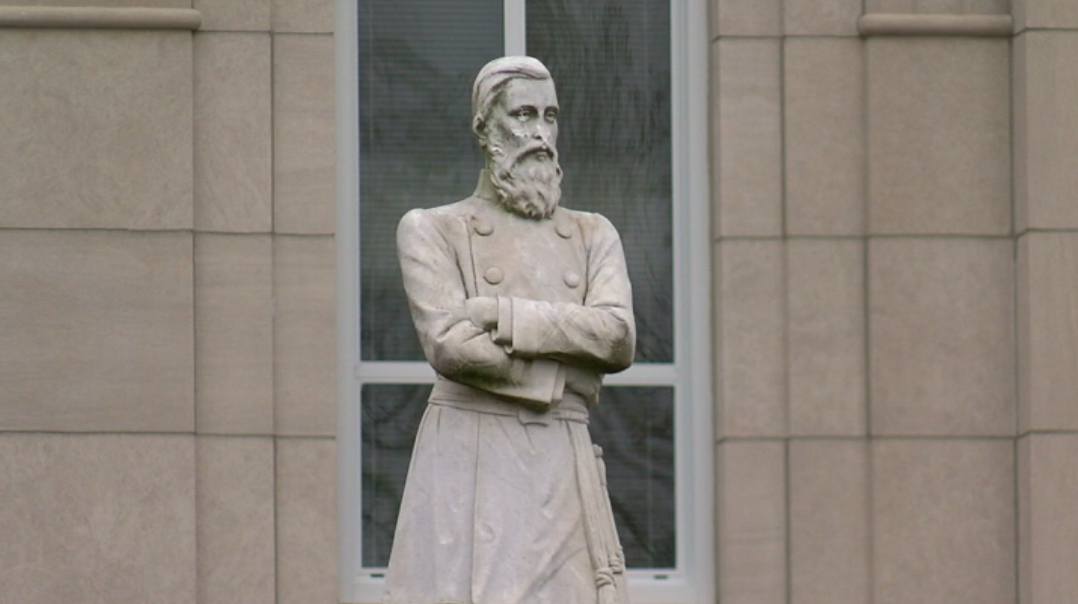 Alfred Mouton statue damage.PNG