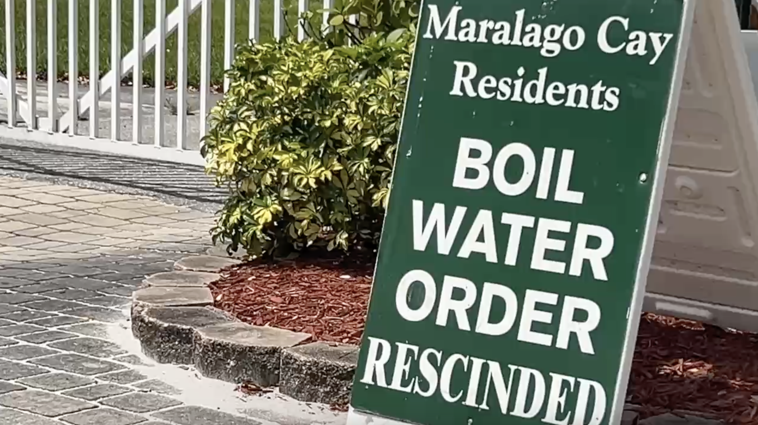 maralago cay residents boil water sign.png