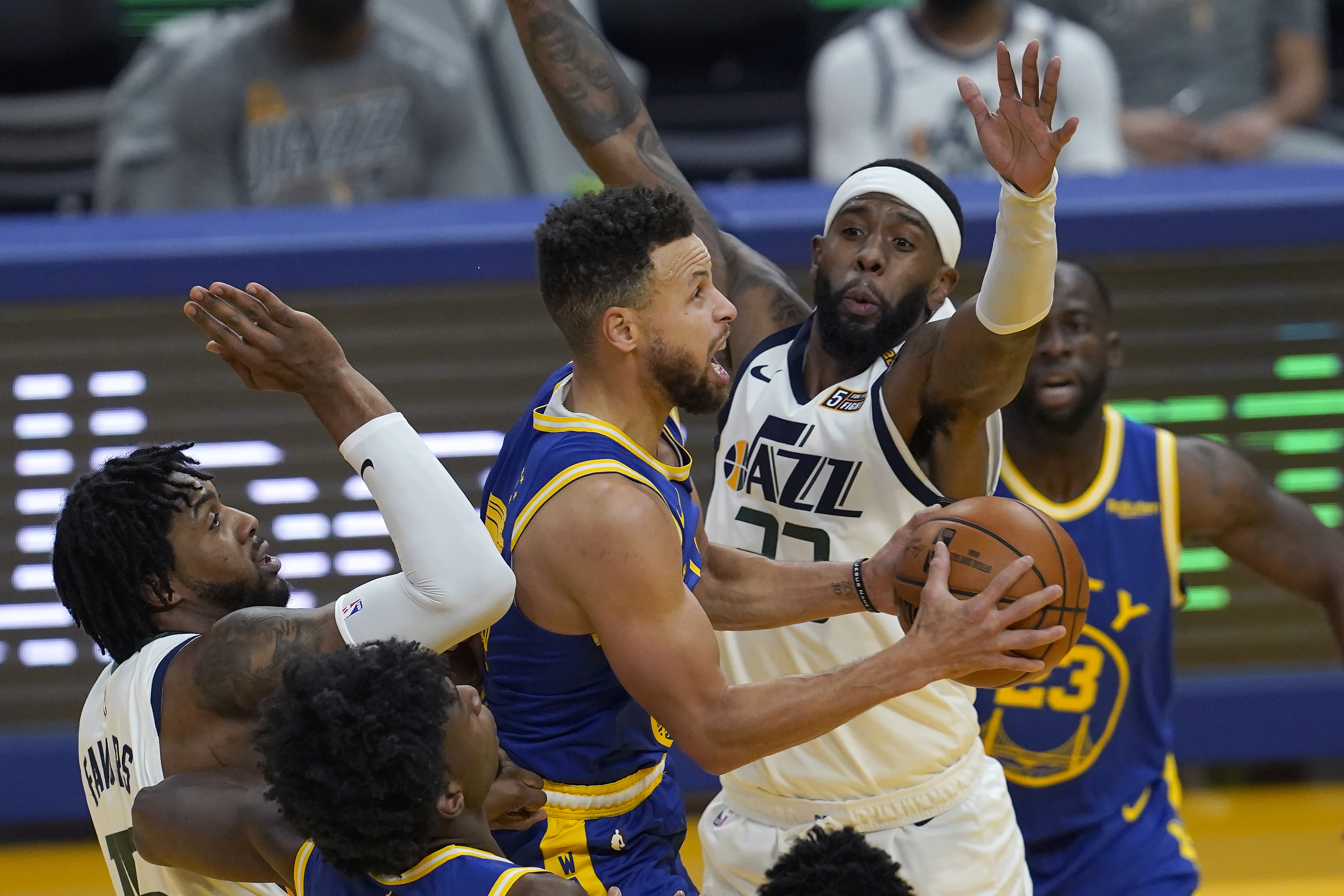 Stephen Curry, Royce O’Neale, Derrick Favors