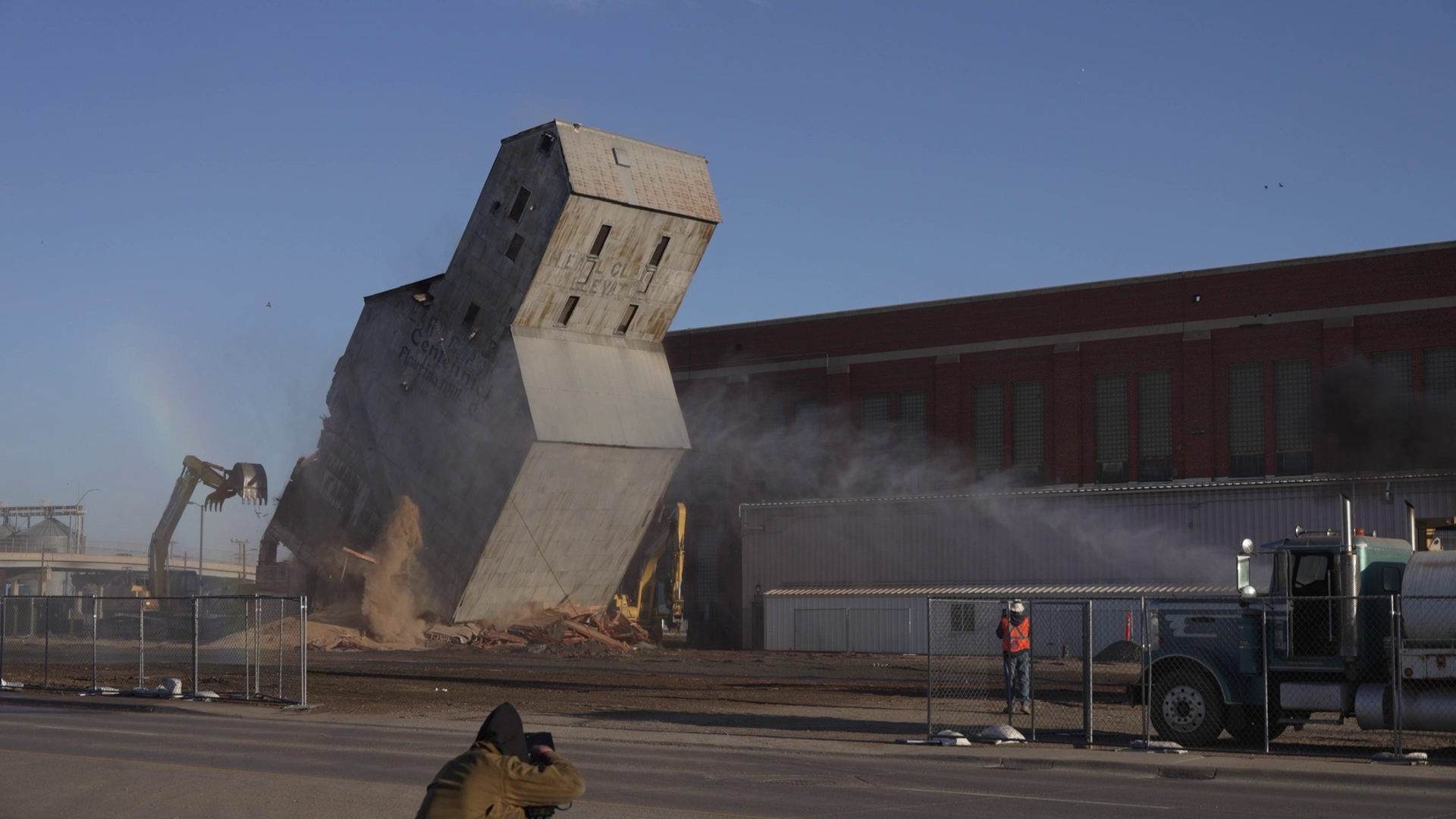Second grain elevator toppled in Havre