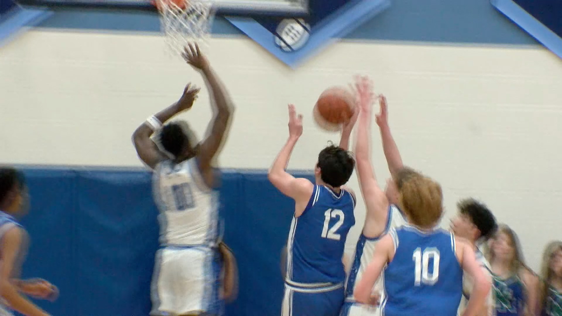 Max Jungers (12) goes for a shot in the 2026 Metro Conference Holiday Tournament.