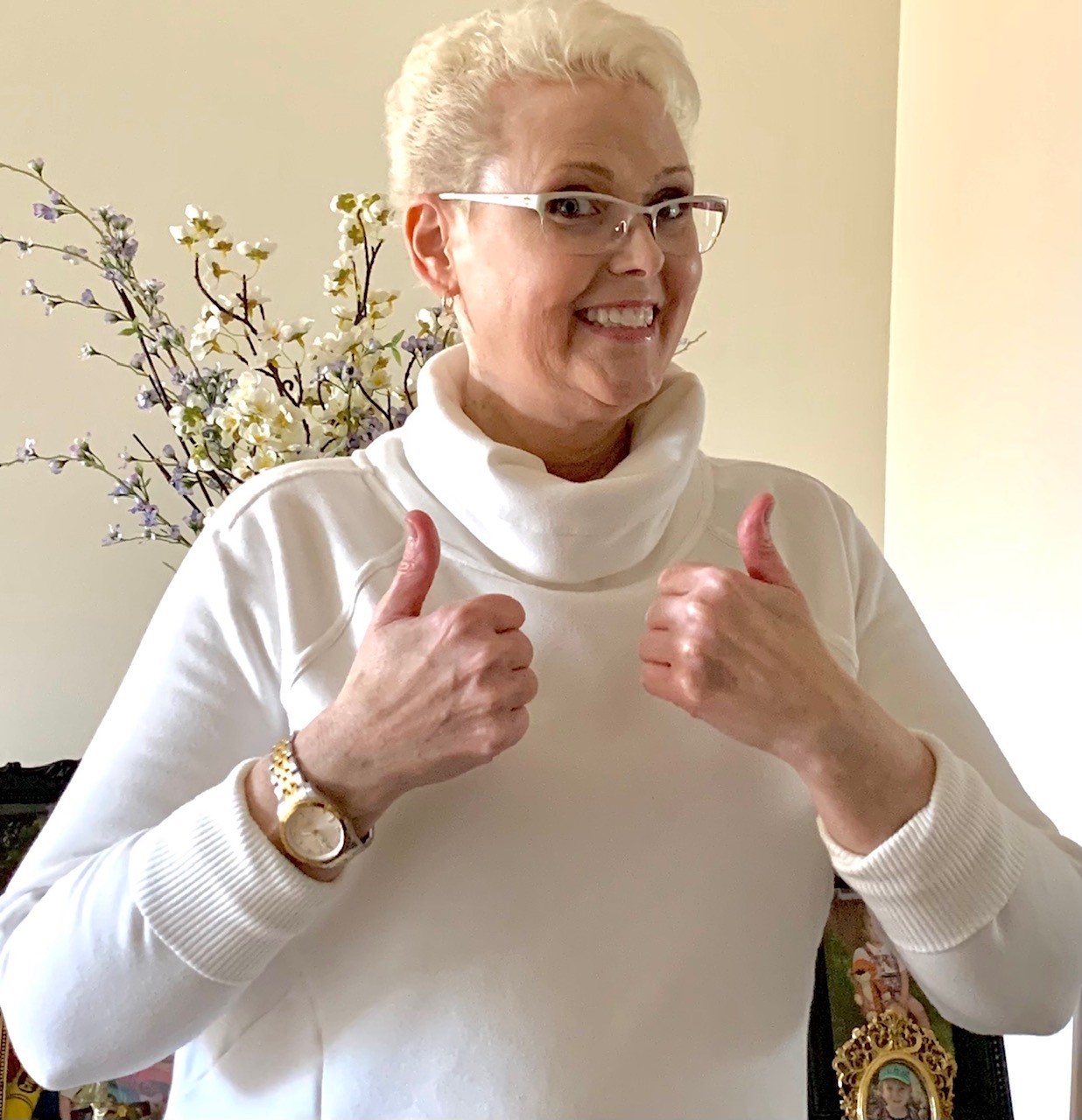 Sarah Lister gives two thumbs up after receiving EvuSheld.jpg