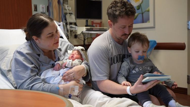 Western Kentucky family enrolls in Dolly Parton Imagination Library at hopsital 