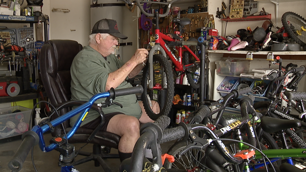 Las Vegas man known for donating bikes to kids in need battling stage 4 cancer 
