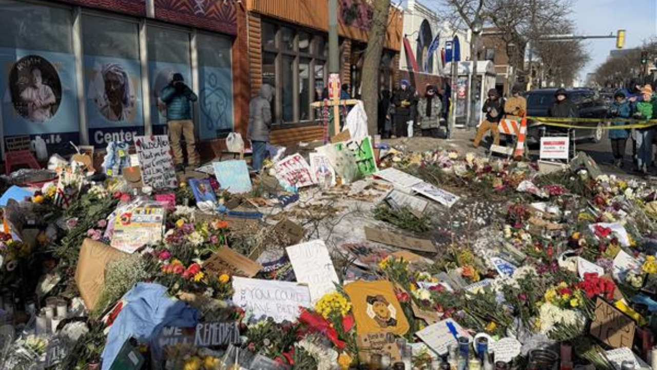 Mourners gather at growing memorial for Minneapolis man killed by federal agent