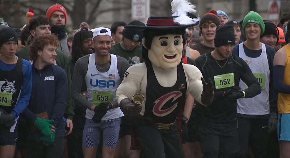 Despite cold temperatures and steady morning snow, hundreds of runners turned out Thursday for the 44th annual Cleveland Turkey Trot