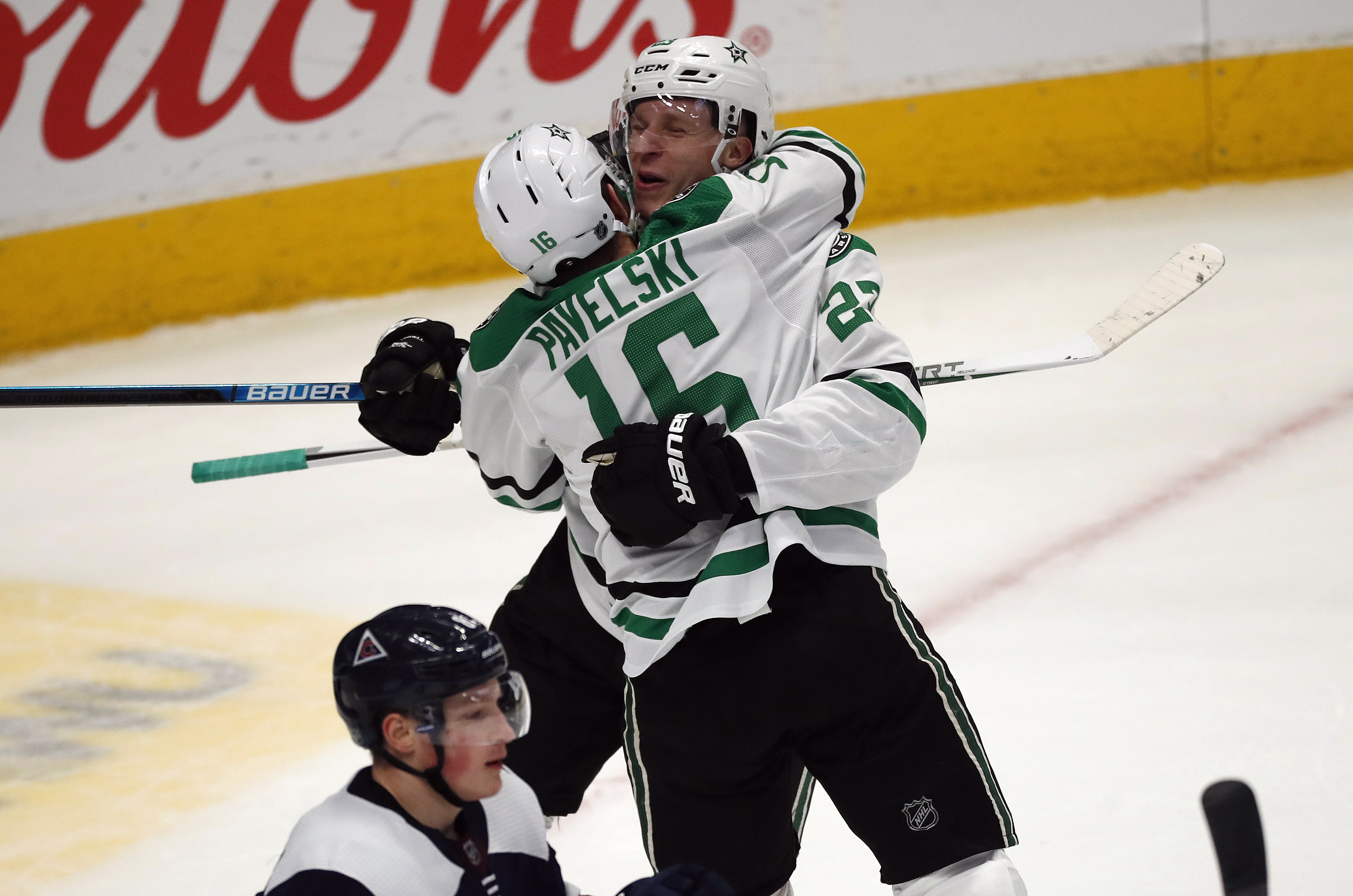Lindell scores winner in OT, Stars rally to beat Avs 3-2