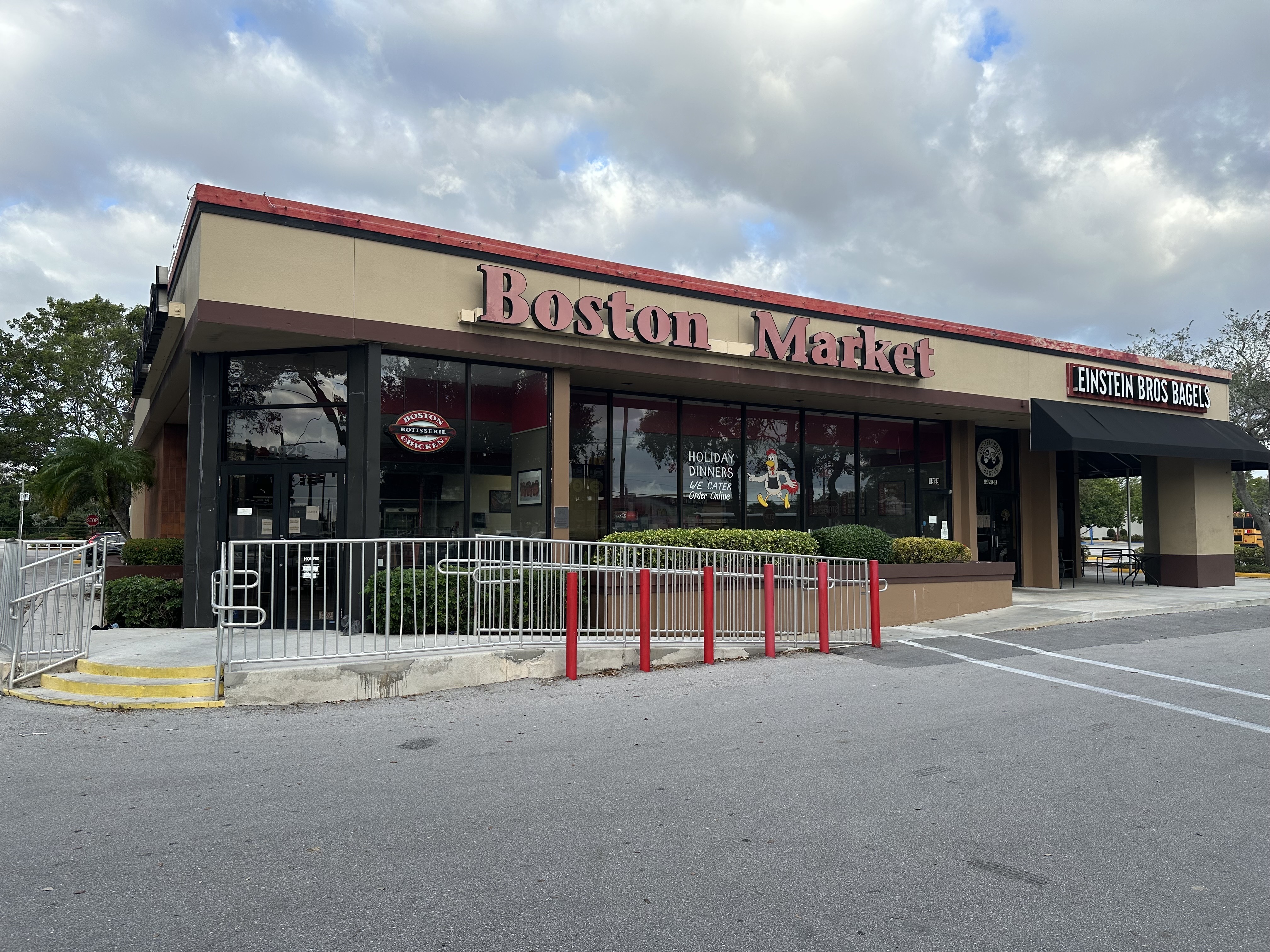 Boston Market at Military Trail and Boynton Beach Boulevard closed, Dec. 8, 2023