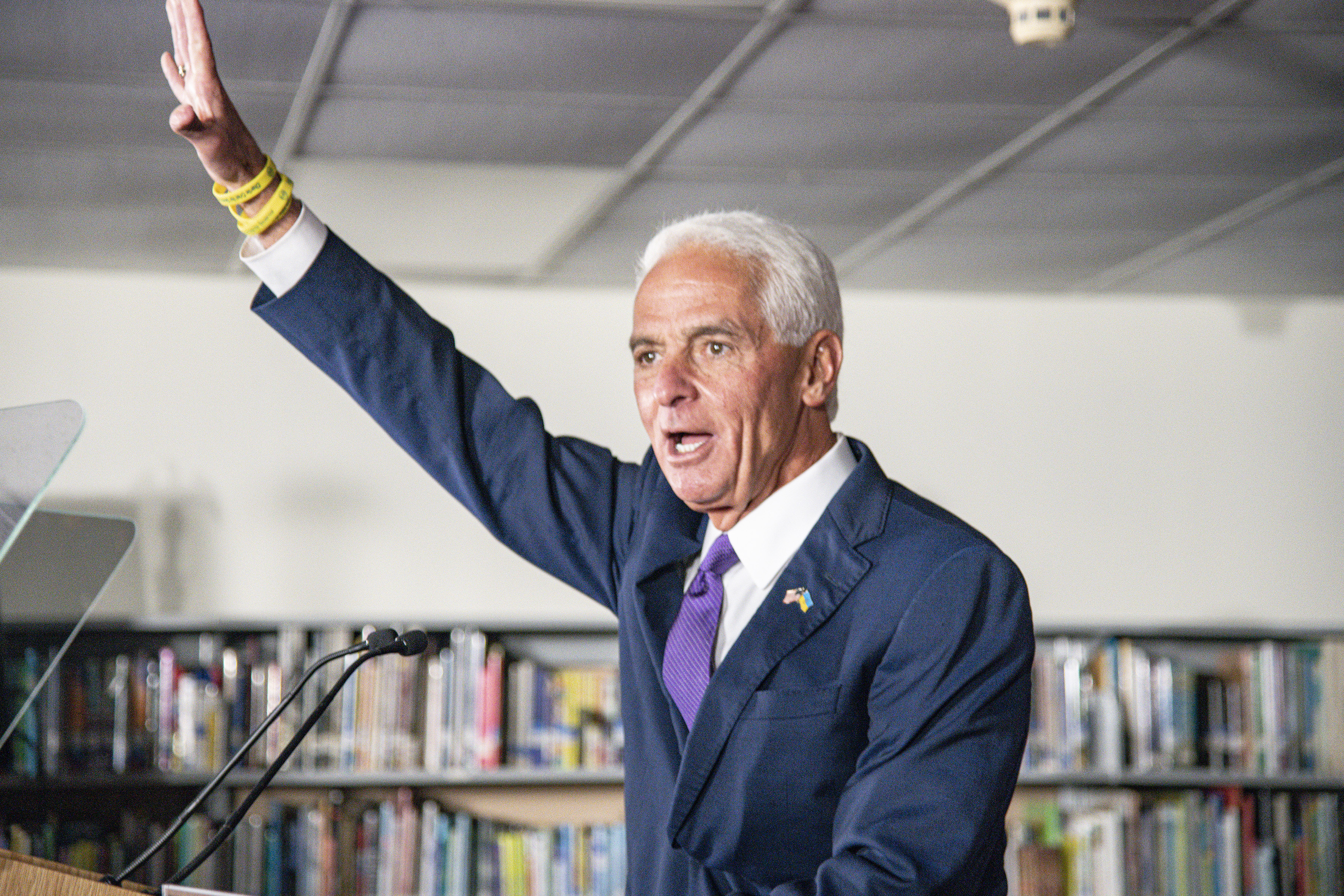 Charlie Crist in Hialeah to announce running mate, Aug. 27, 2022