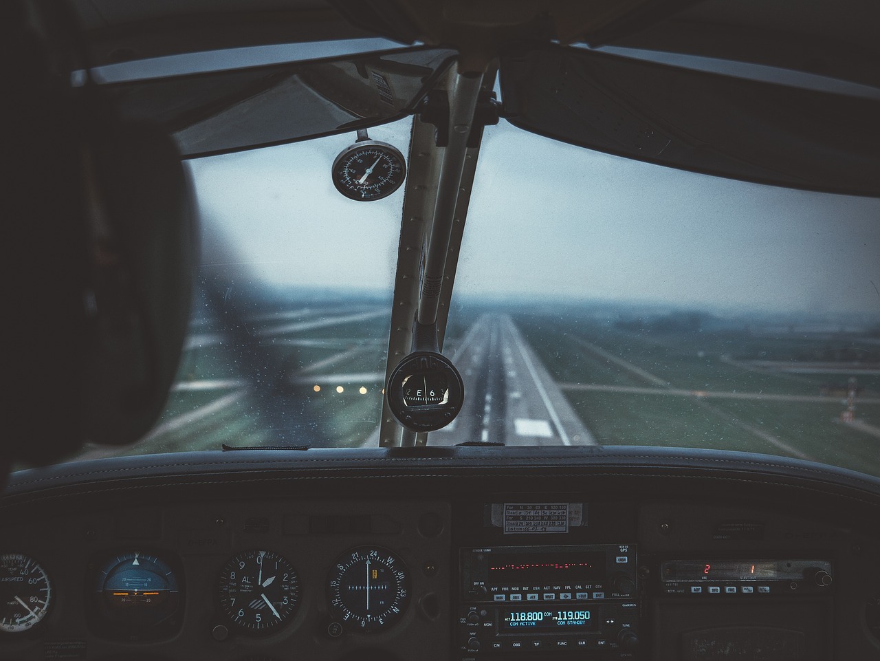 cockpit-4598188_1280.jpg