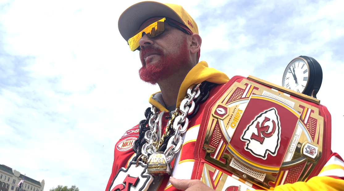 Shawn Grew in his full Chiefs outfit