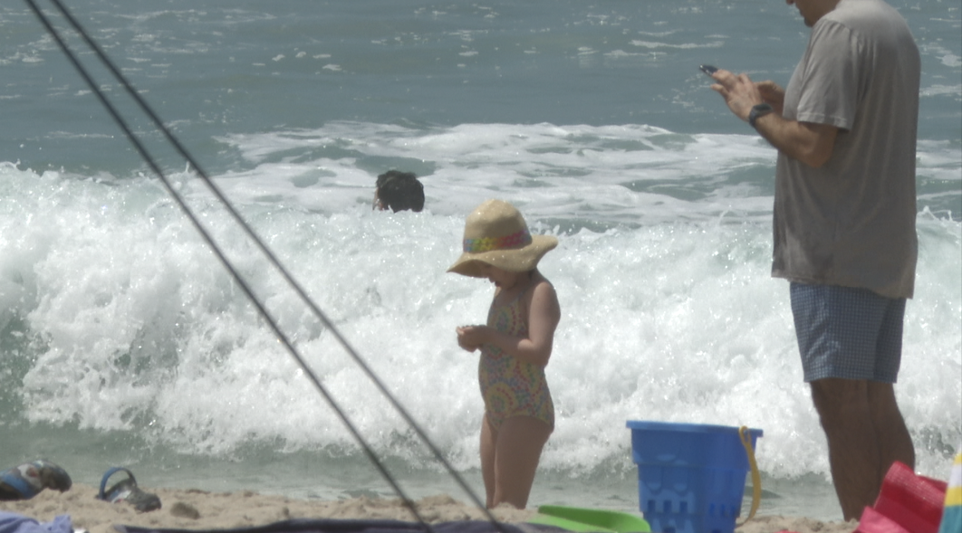 A child enjoy the beach in Encinitas. 