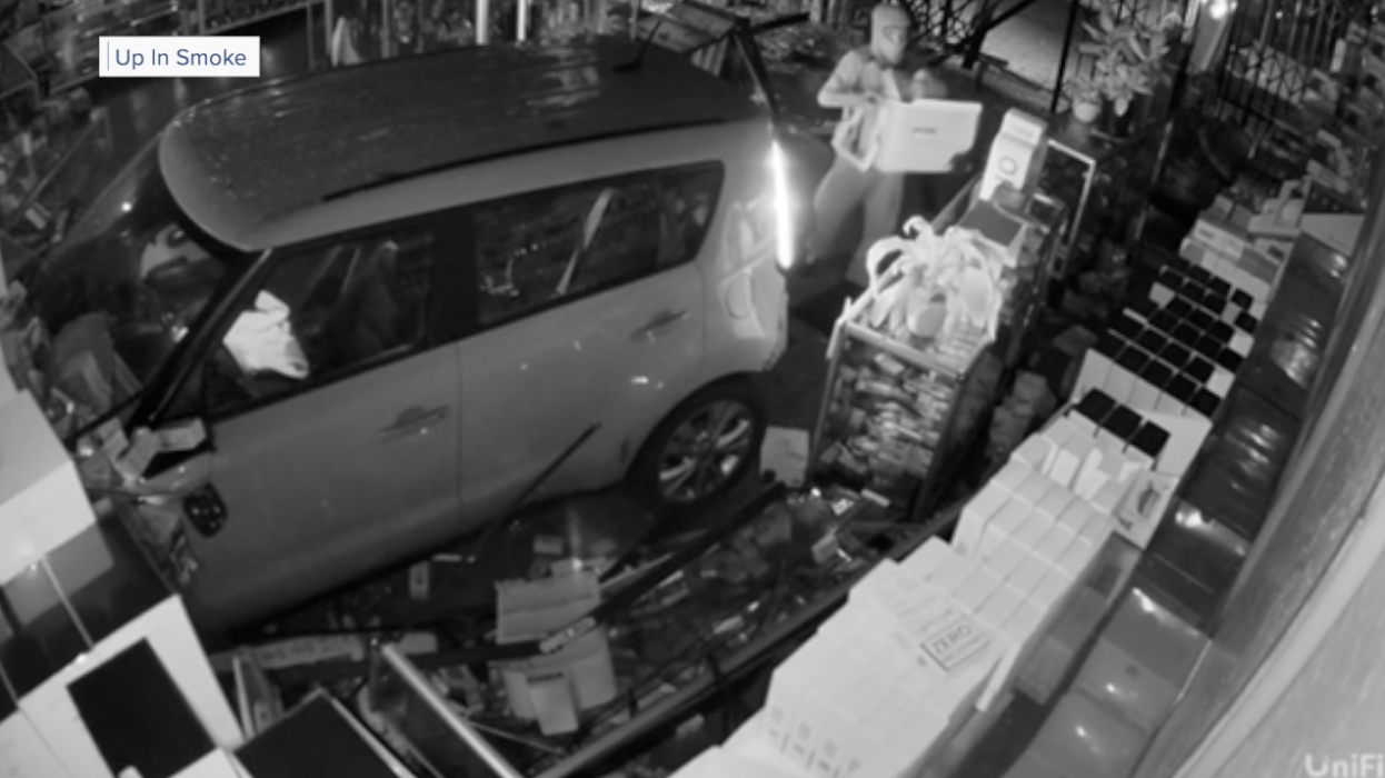 Stolen car used in Tempe smoke shop smash and grab