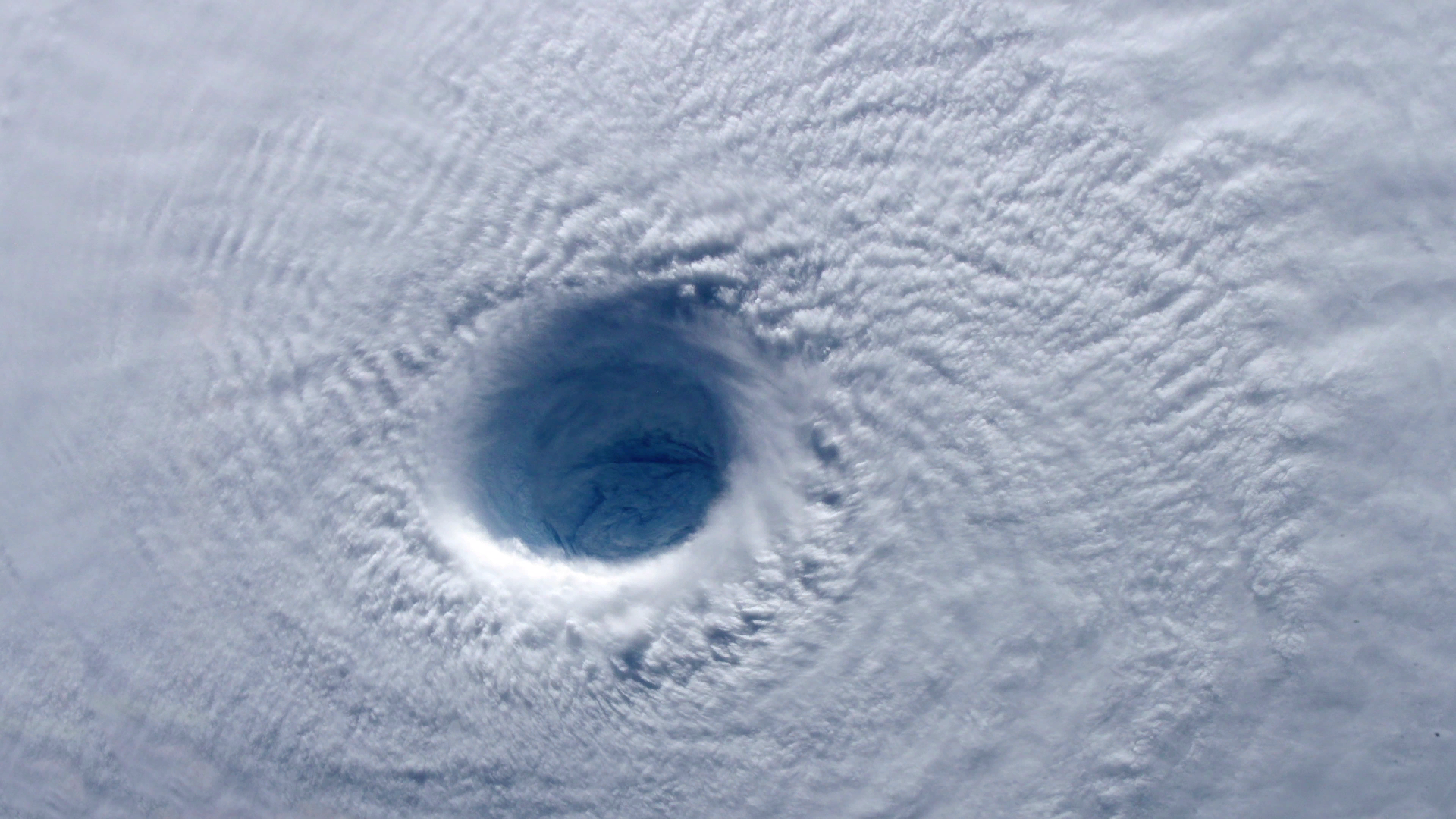 hurricane eye.png