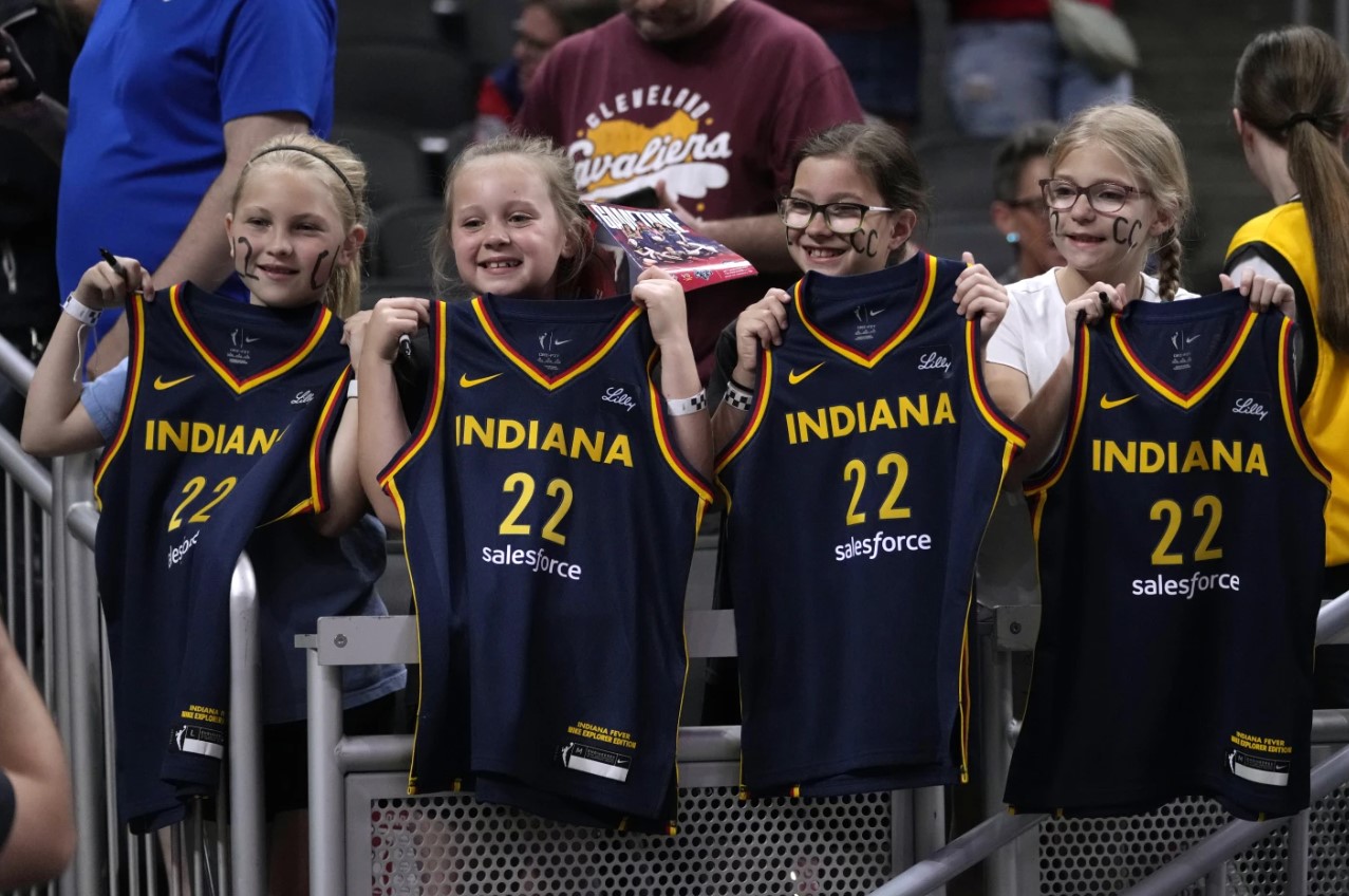 indiana fever fans.jpg
