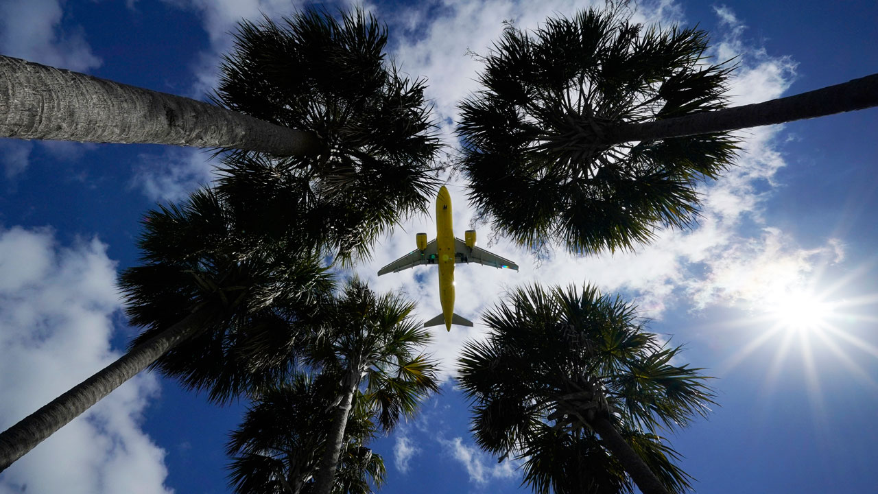 Jet landing in Tampa, plane, generic, jet