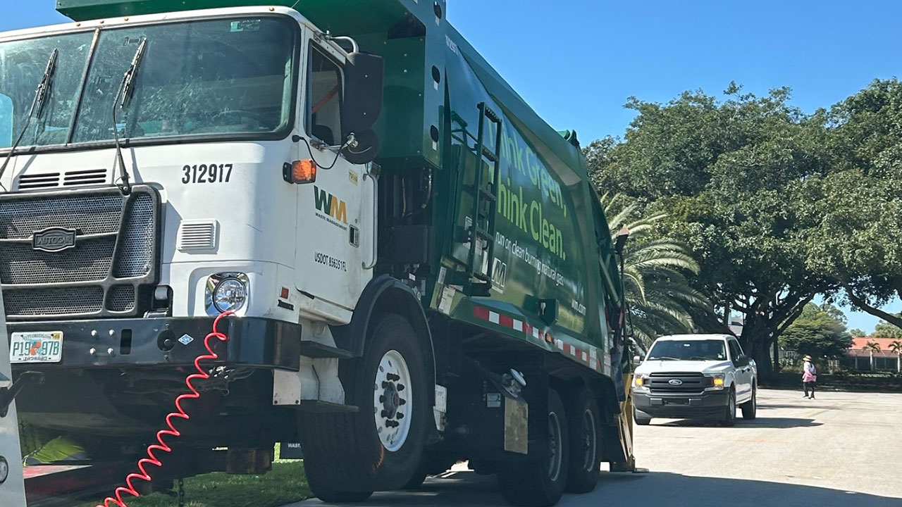 Garbage truck Palm Beach Gardens 