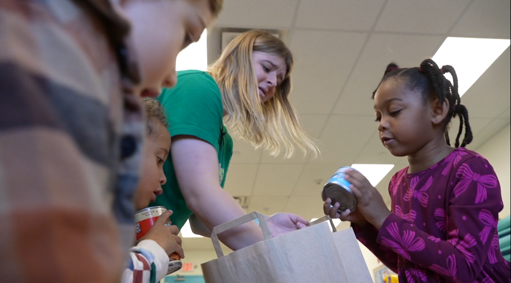 Murfreesboro kids help with groceries