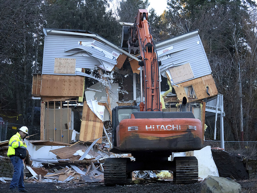 University of Idaho Four Dead House demolish