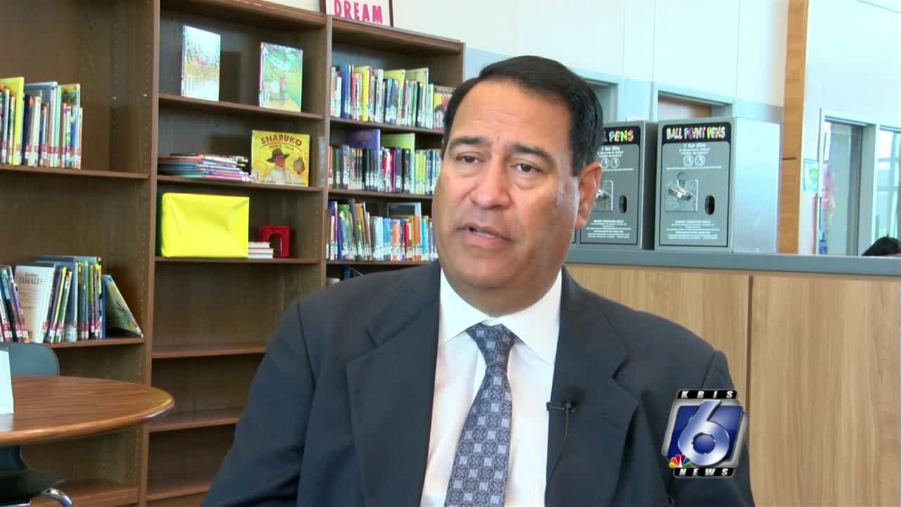 Roland Hernandez