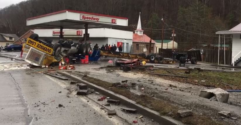 tractortrailercrash.JPG