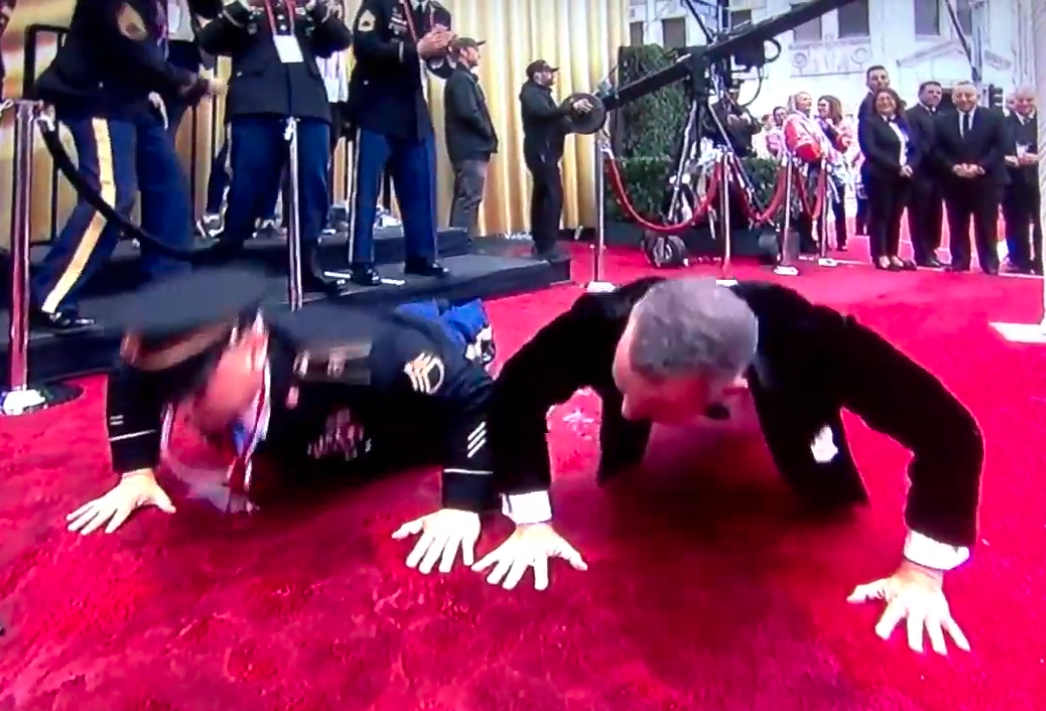 tom hanks oscars 2020 pushups.png