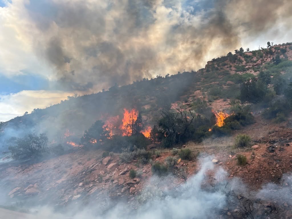 I‑70 shut down near Glenwood Springs due to brush fire