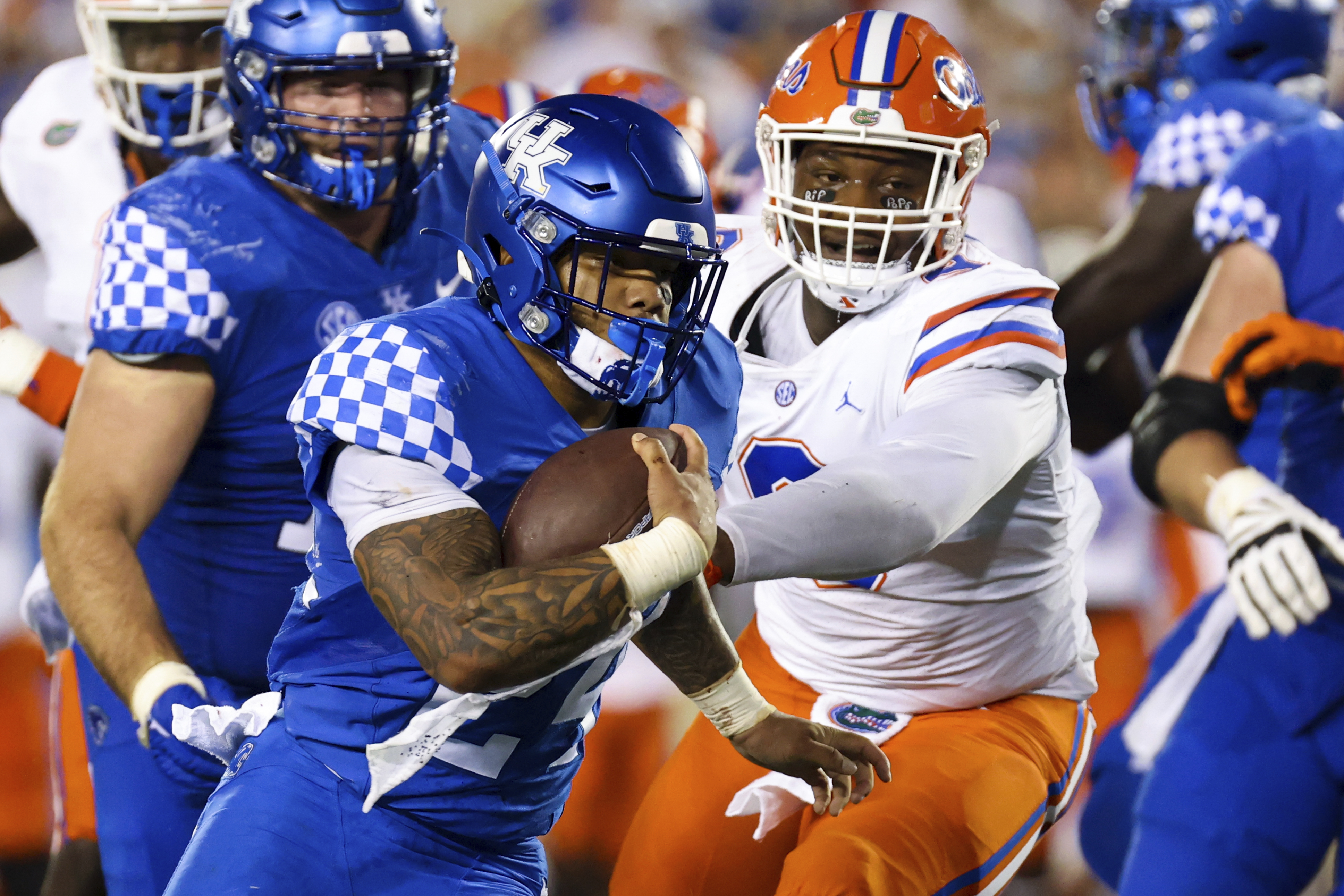 Kentucky Wildcats running back Chris Rodriguez Jr. runs for TD in fourth quarter vs. Florida Gators in 2021