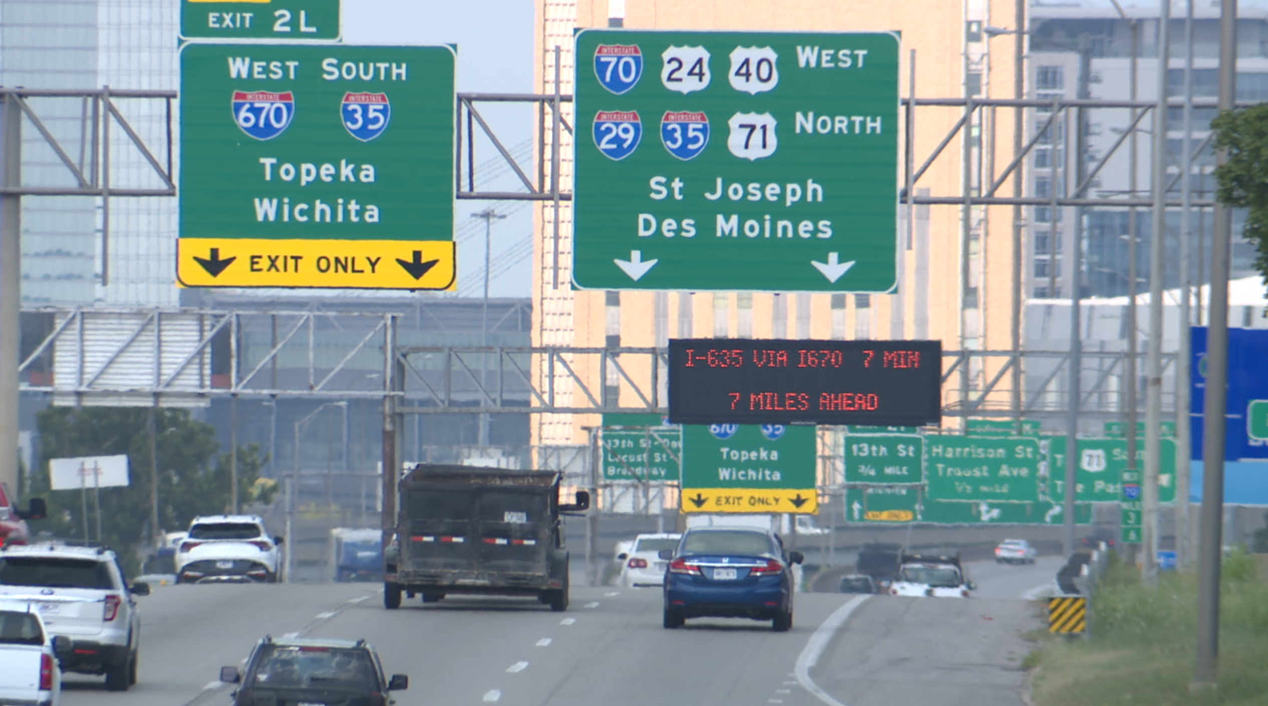I 70 downtonw Kansas City Missouri.png