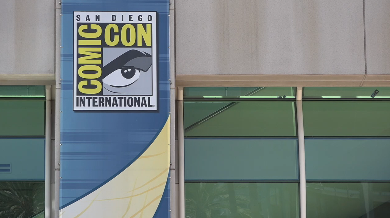 comic con banner close up