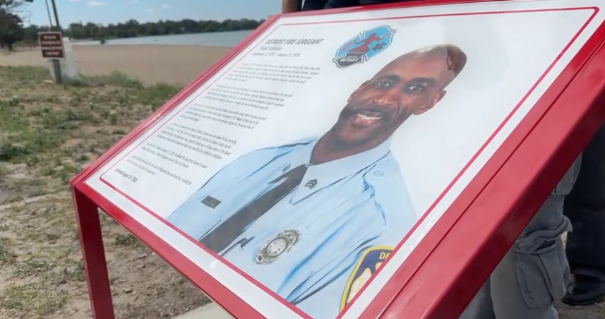 Detroit firefighter Sgt Sivad Johnson honored with memorial plaque at Belle Isle.png