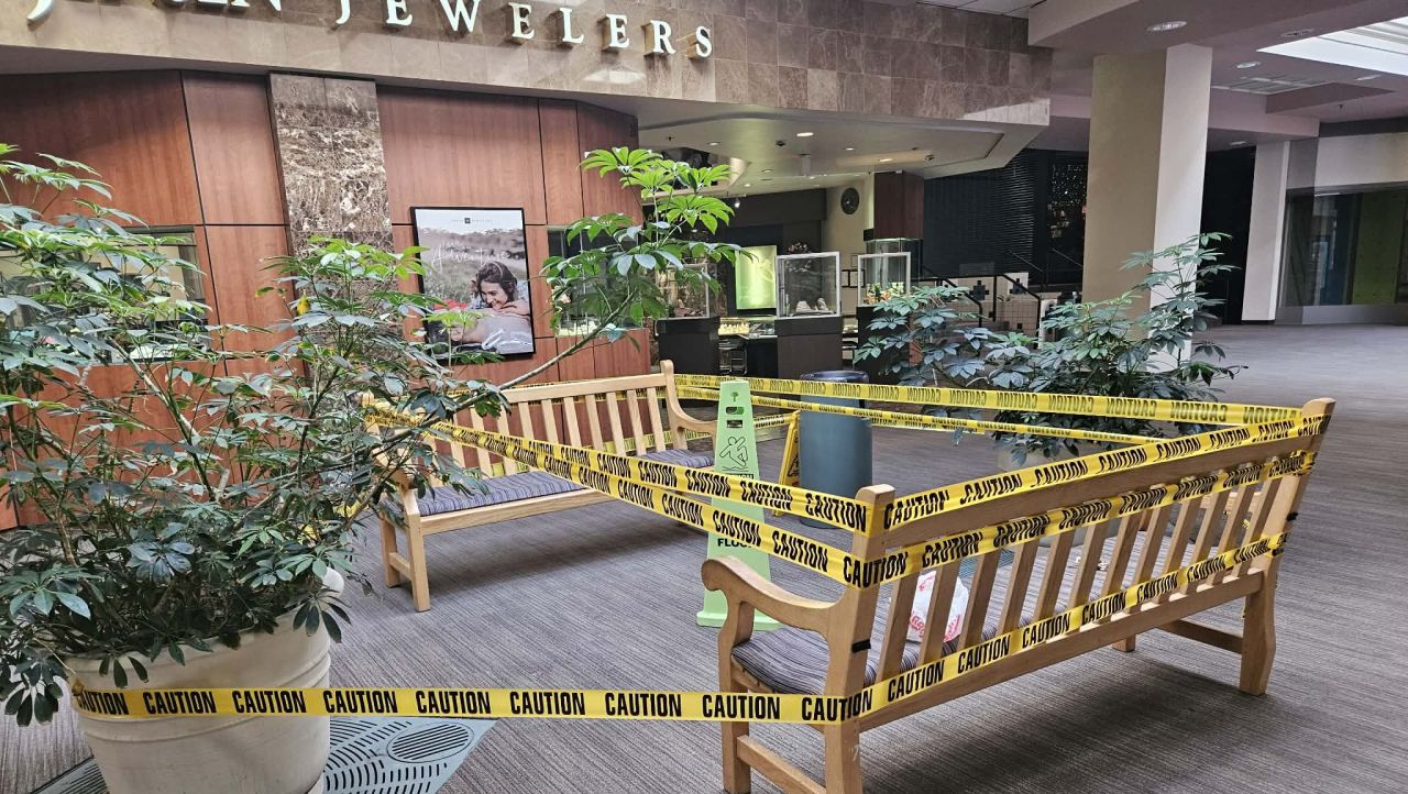 Great Falls mall sustains minor wind damage