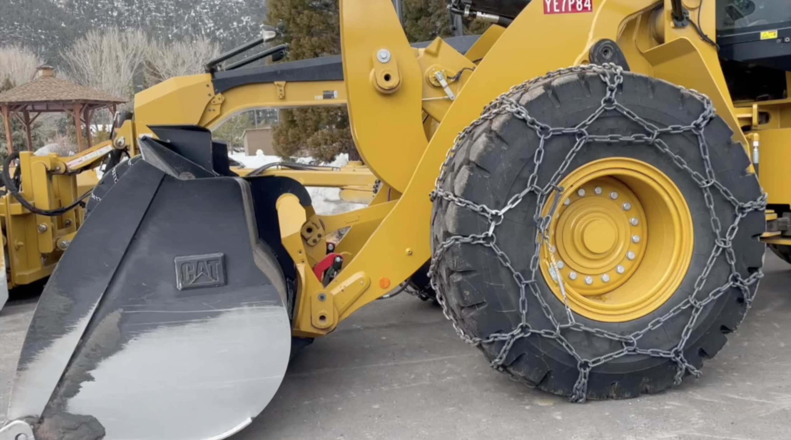 Snowplow with chains