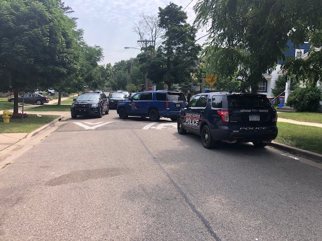 Allegan County t-mobile armed robbery.jpg