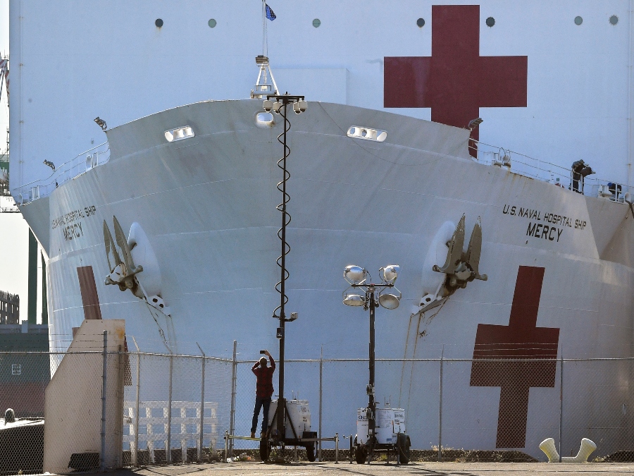 usns_mercy_los_angeles_dock_ap.jpg