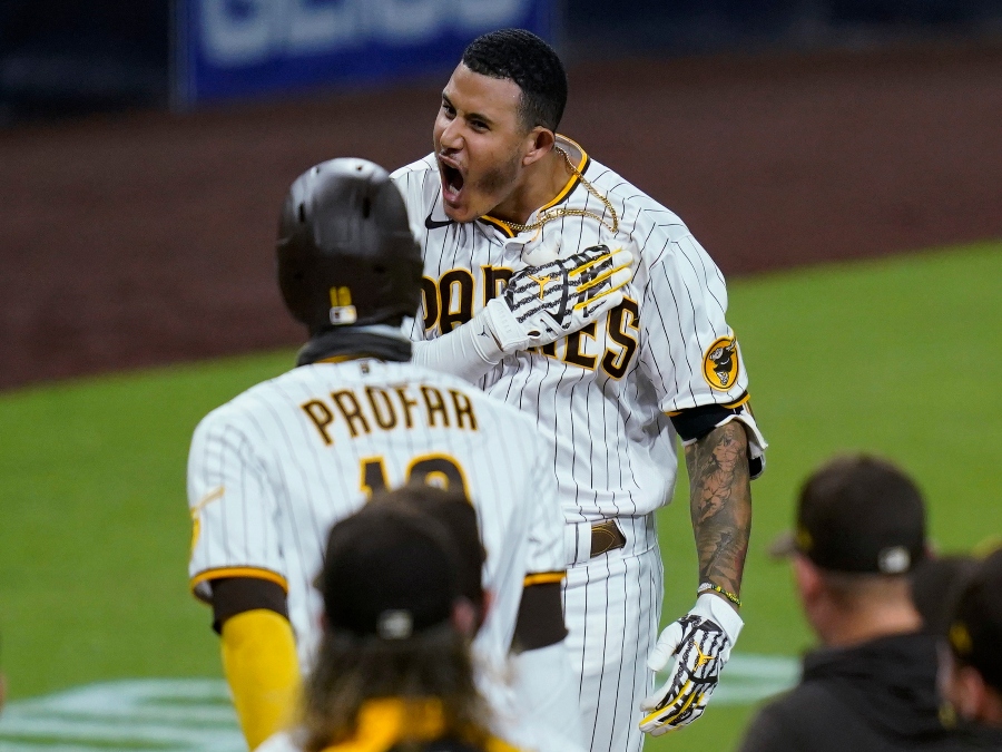 manny_machado_grand_slam_padres_rangers_081920.jpg