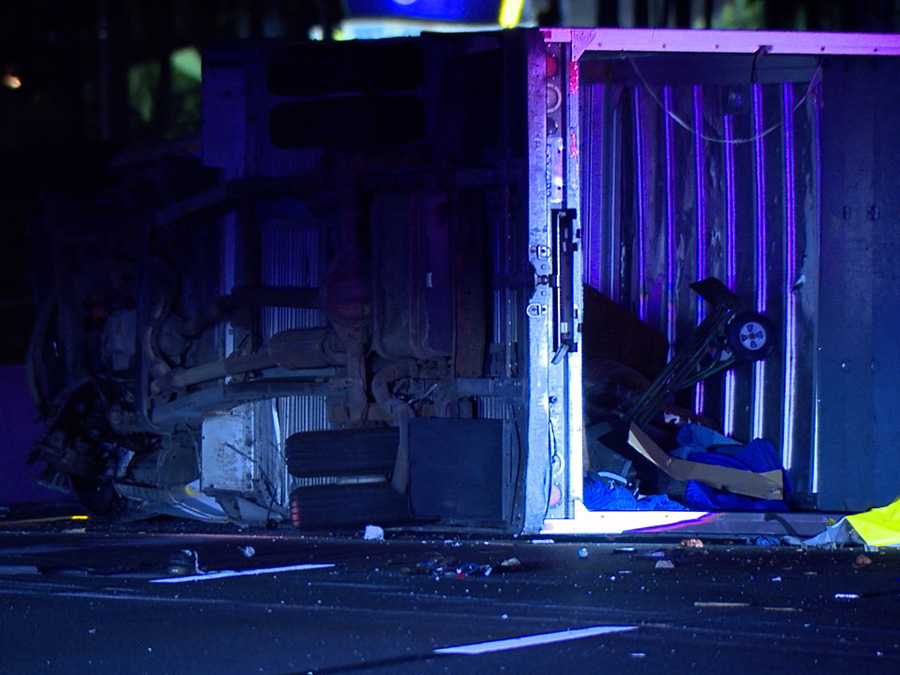 i8_mission_valley_truck_crash1_053024.jpg
