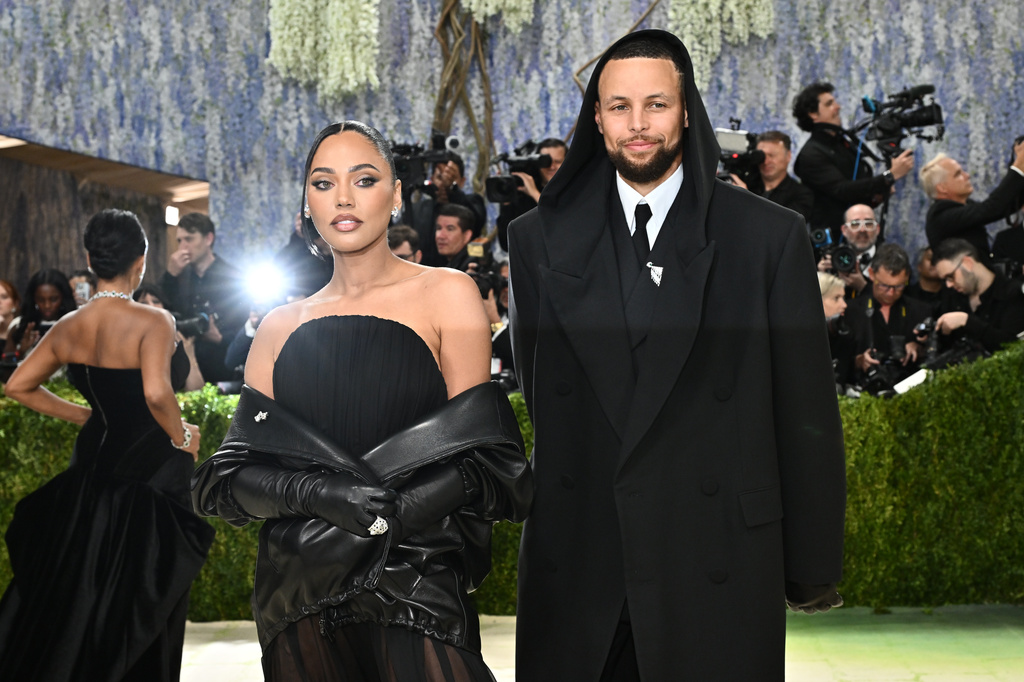 Ayesha Curry, left, and Stephen Curry arrive at The Metropolitan Museum of Art's Costume Institute benefit gala celebrating the opening of the "Costume Art" exhibition on Monday, May 4, 2026, in New York. 
