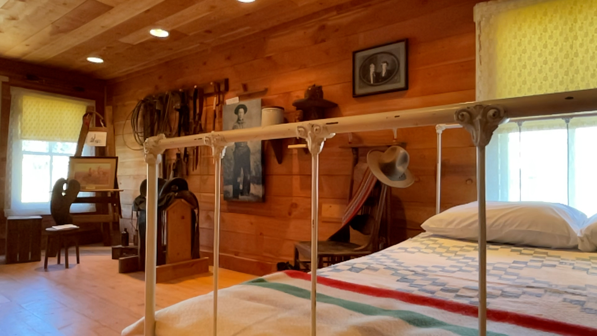 Russell HOneymoon Cottage interior.jpg