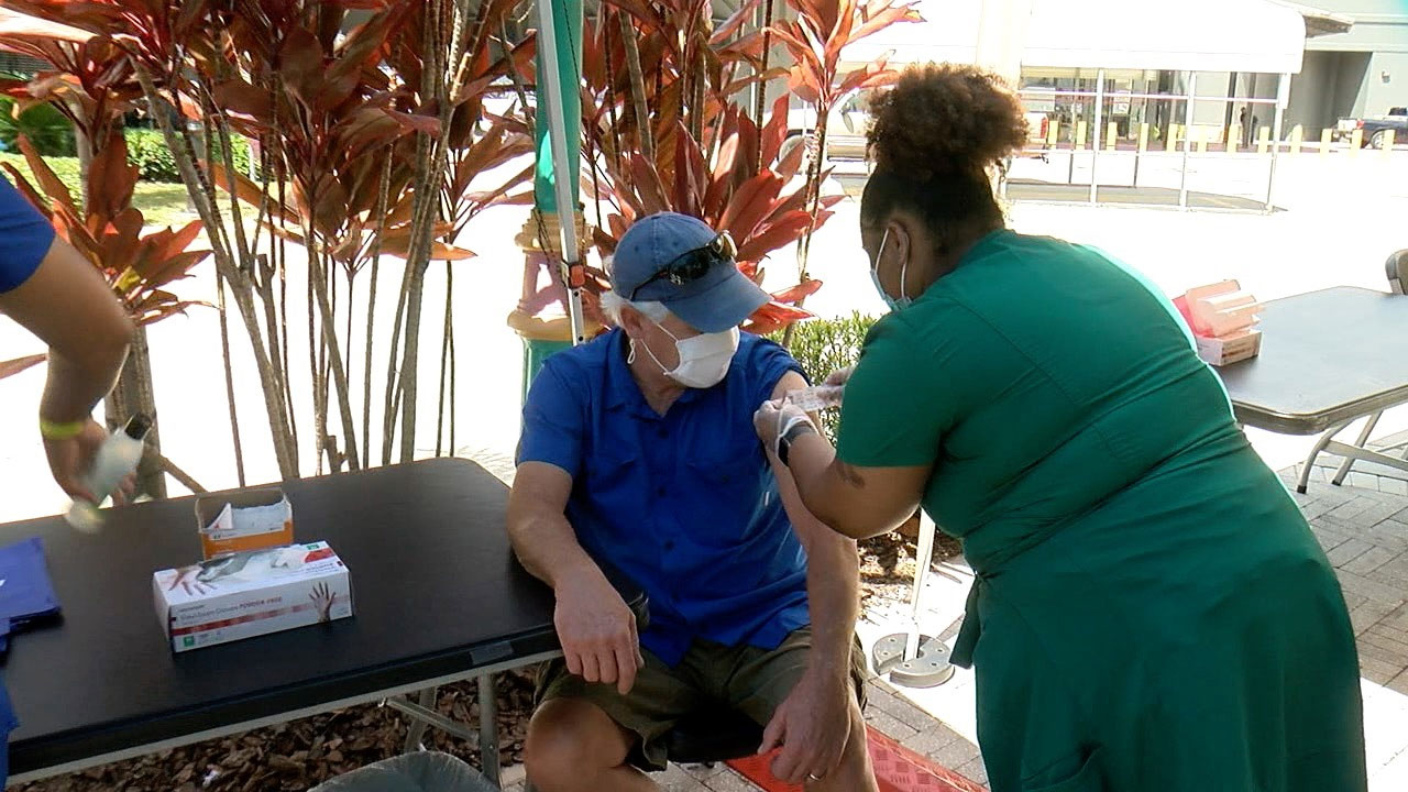 vaccines-at-Florida-Aquarium-WFTS.jpg