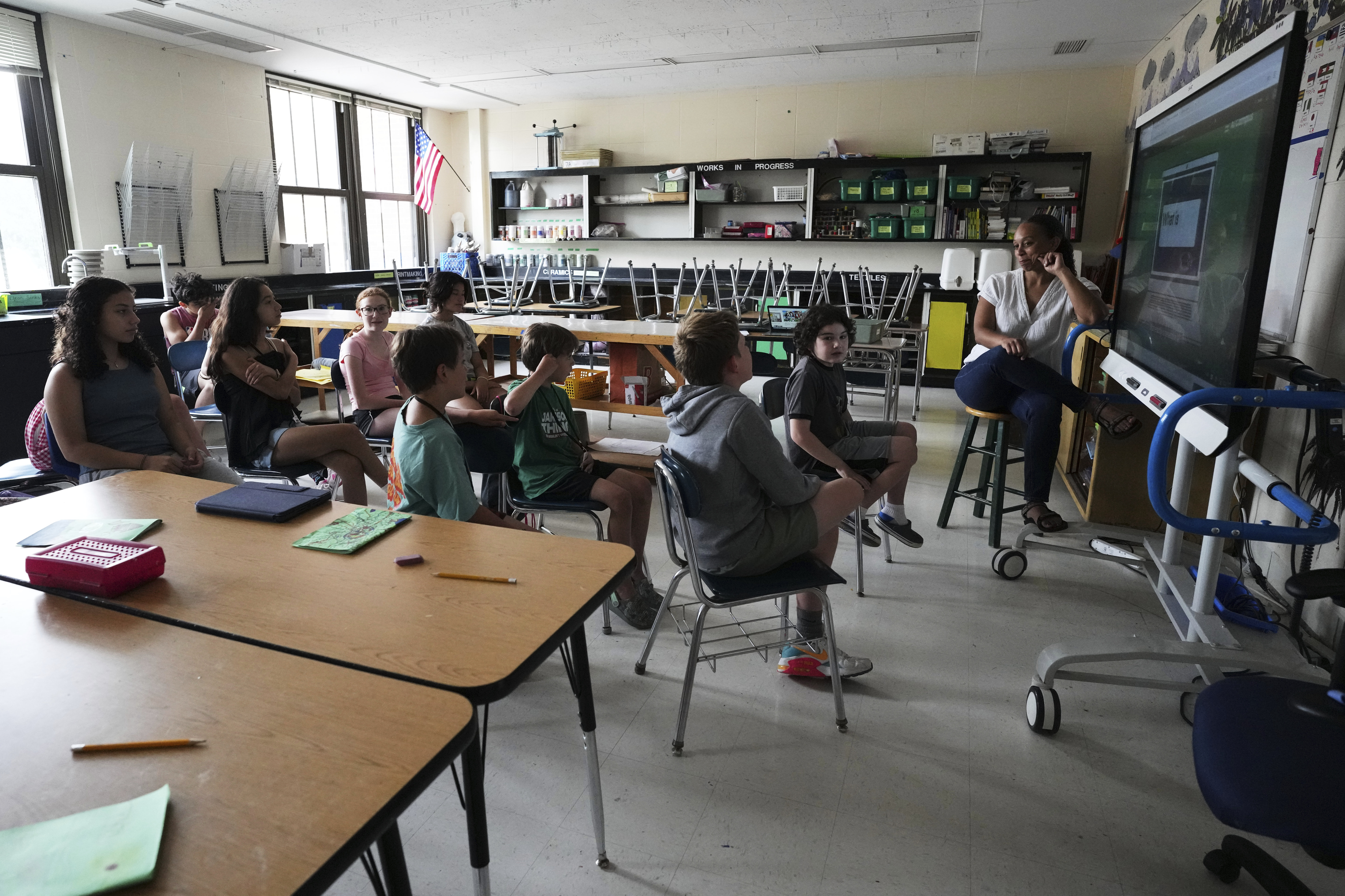 Art teacher Lindsay Johnson, right, teaches students how to ask Canva for help during a summer class at Roosevelt Middle School, Wednesday, June 25, 2025, in River Forest, Ill. 
