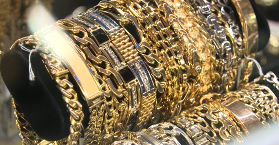 Gold jewelry; Sol's Jewelry & Loan, 120th and Center in Omaha.