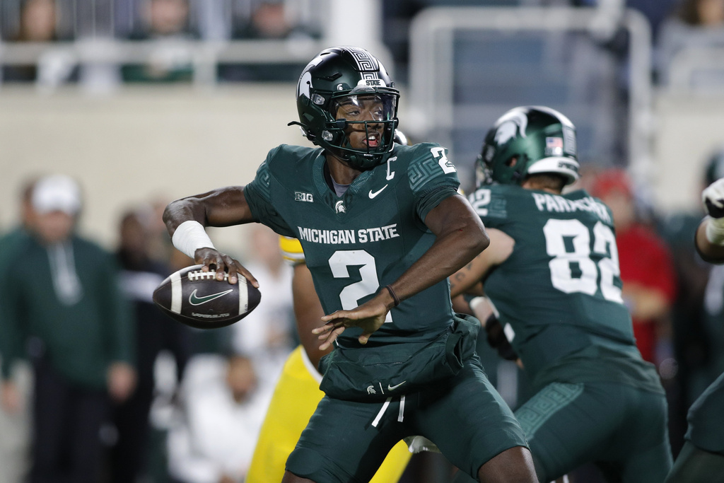 Iowa Michigan St Football