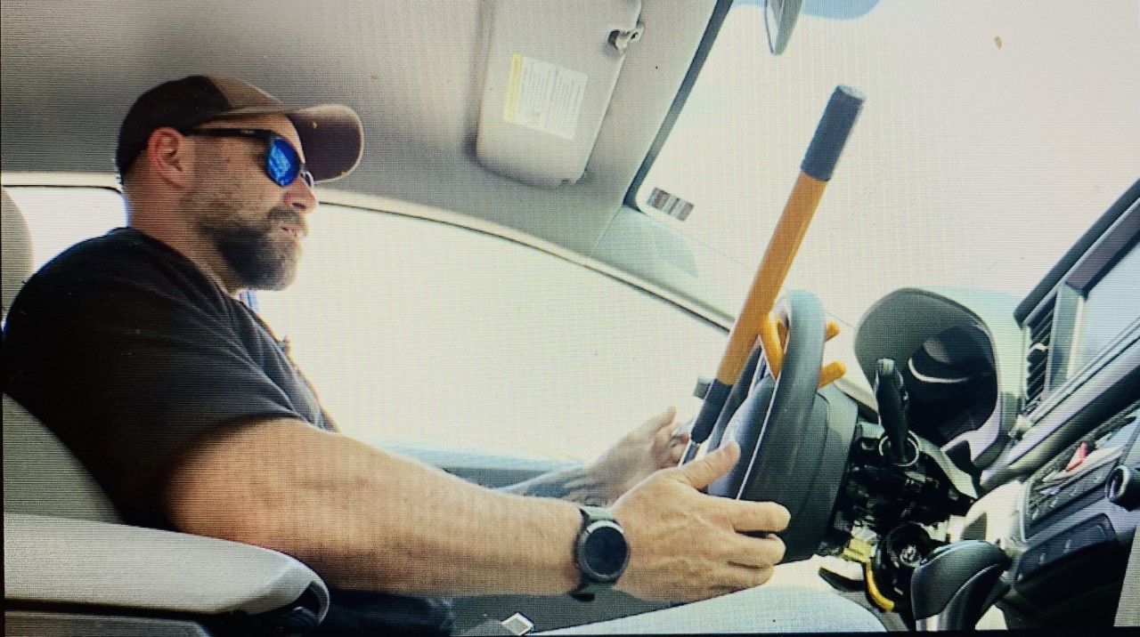 Steering wheel lock.jpeg