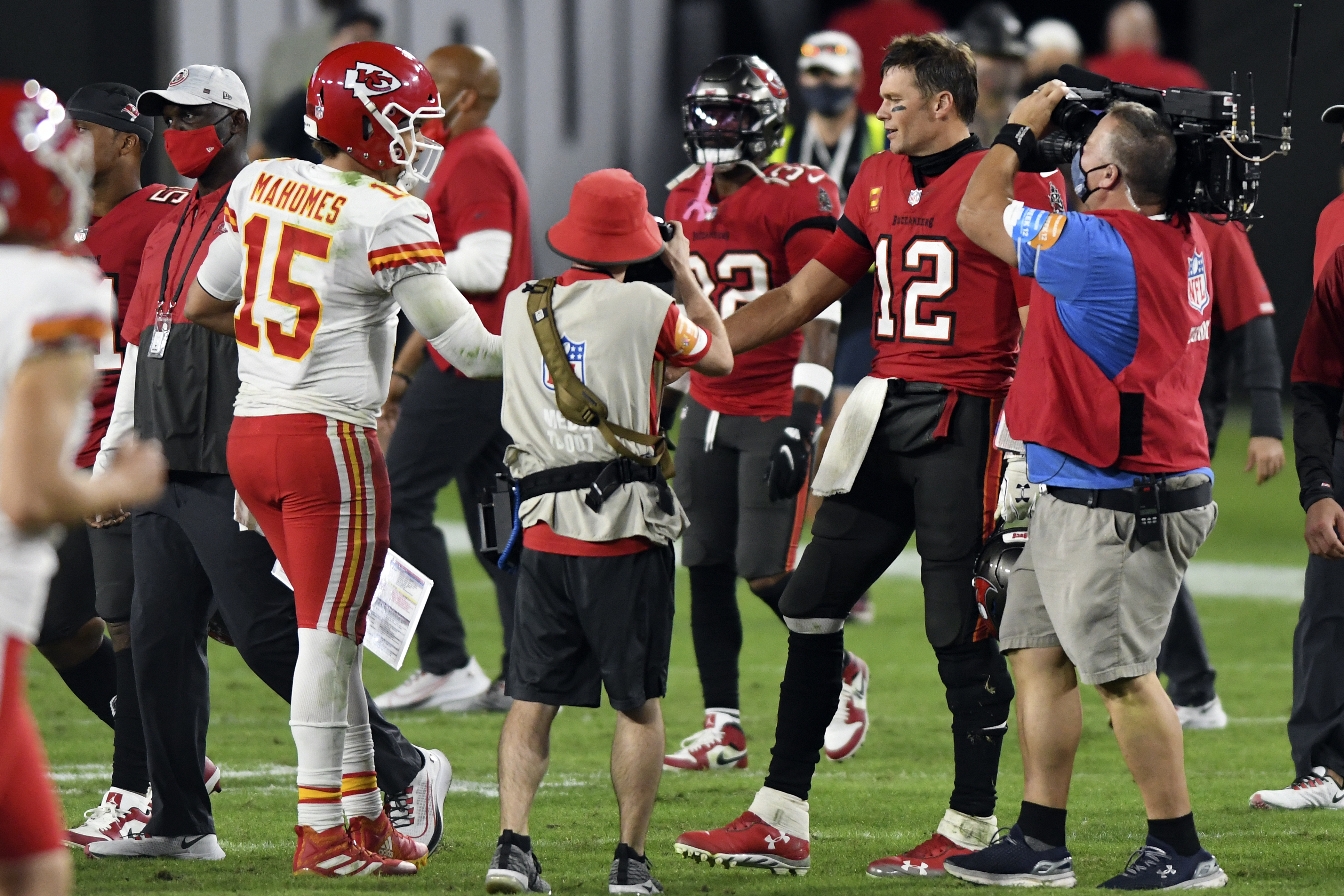 Patrick Mahomes Tom Brady Chiefs Buccaneers Football