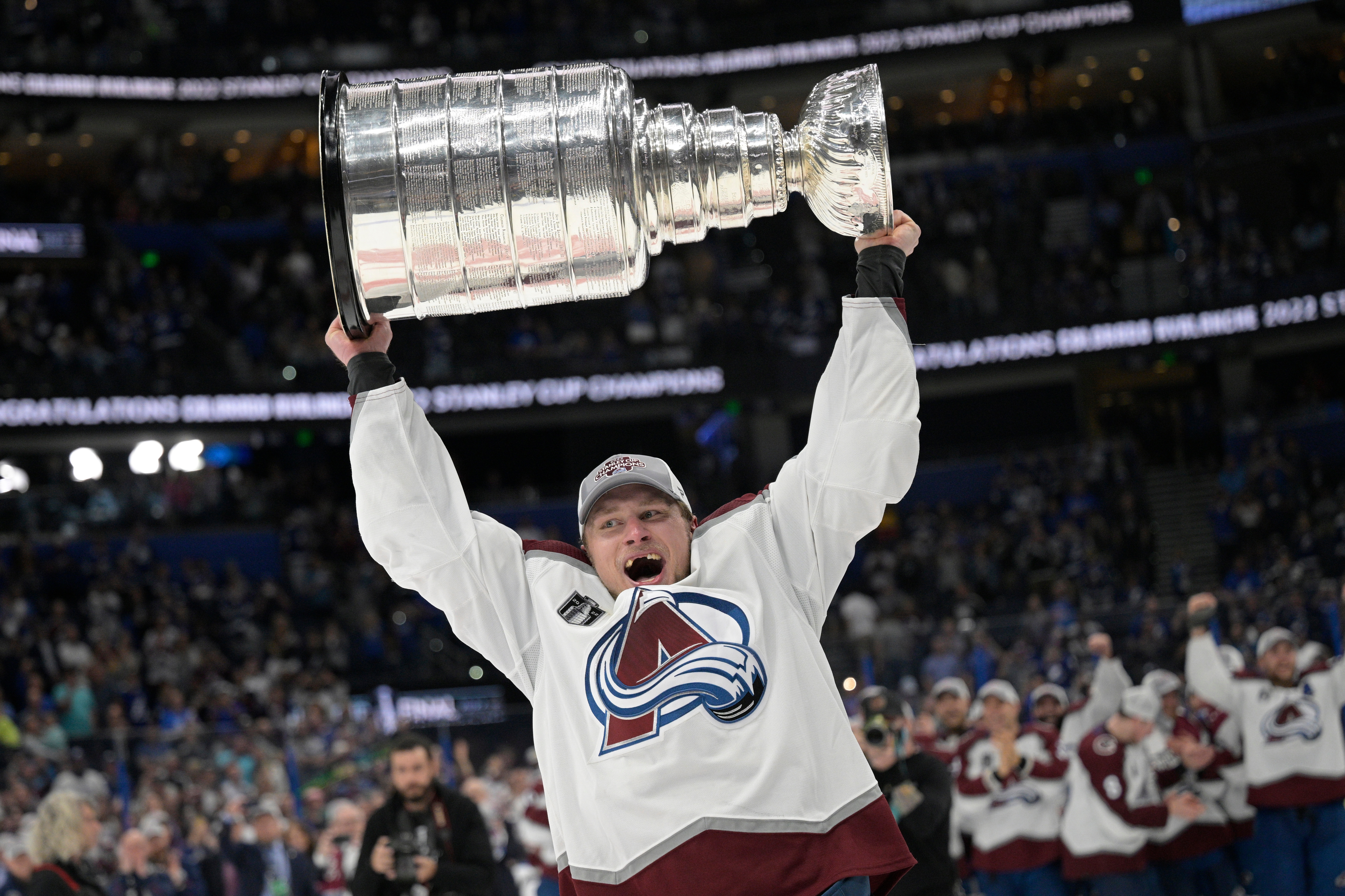 Avalanche Johnson Retires Hockey