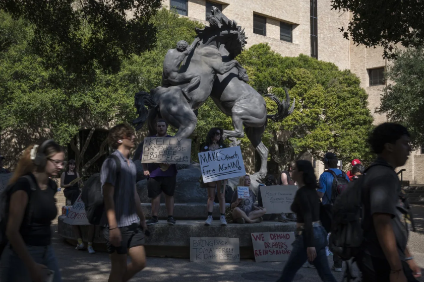 Students free speech protest - Texas Tribune.jpg